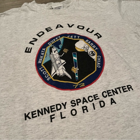 Vintage NASA ENDEAVOR Kennedy Space Center Florida T-Shirt Size Medium - Picture 2 of 4
